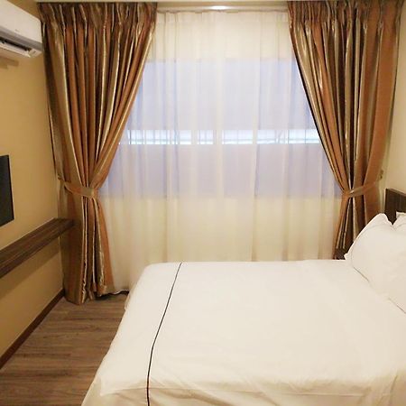 Angsoka Hotel Teluk Intan Exterior foto