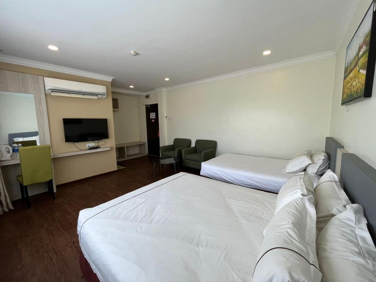 Angsoka Hotel Teluk Intan Exterior foto