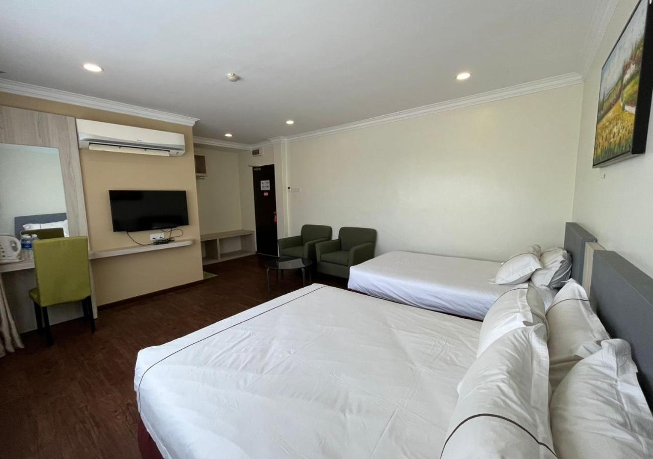 Angsoka Hotel Teluk Intan Exterior foto