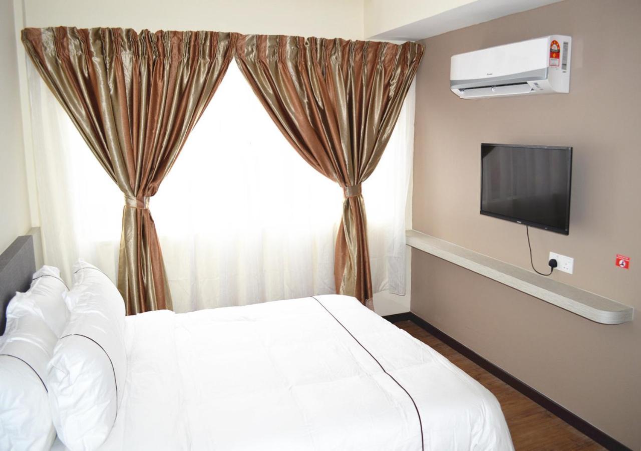 Angsoka Hotel Teluk Intan Exterior foto